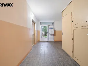 Prodej bytu 1+1, Karlovy Vary - Dvory, Chebská, 33 m2