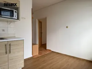 Pronájem bytu 1+1, Třebíč - Nové Dvory, Obránců míru, 31 m2