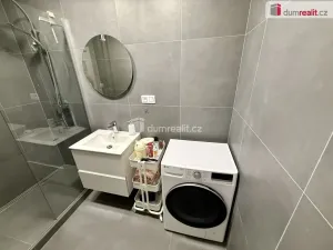 Pronájem bytu 2+kk, Kralupy nad Vltavou - Lobeček, nám. Mládežníků, 38 m2