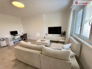 Pronájem bytu 2+kk, Kralupy nad Vltavou - Lobeček, nám. Mládežníků, 38 m2