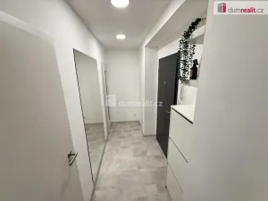 Pronájem bytu 2+kk, Kralupy nad Vltavou - Lobeček, nám. Mládežníků, 38 m2