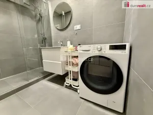 Pronájem bytu 2+kk, Kralupy nad Vltavou - Lobeček, nám. Mládežníků, 38 m2