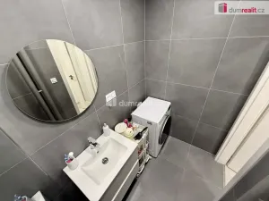 Pronájem bytu 2+kk, Kralupy nad Vltavou - Lobeček, nám. Mládežníků, 38 m2