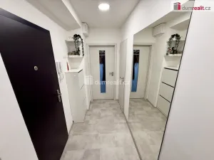 Pronájem bytu 2+kk, Kralupy nad Vltavou - Lobeček, nám. Mládežníků, 38 m2