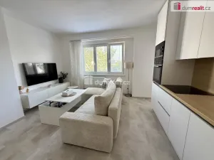 Pronájem bytu 2+kk, Kralupy nad Vltavou - Lobeček, nám. Mládežníků, 38 m2