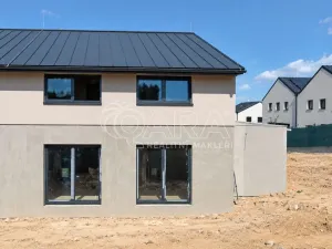 Prodej rodinného domu, Kamenice - Ládví, Benešovská, 159 m2