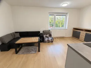Prodej bytu 1+kk, Jince, Zborovská, 33 m2