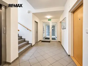 Prodej bytu 1+kk, Praha - Strašnice, Názovská, 35 m2