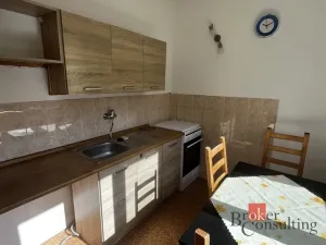 Pronájem bytu 1+1, Karlovy Vary, Sládkova, 35 m2