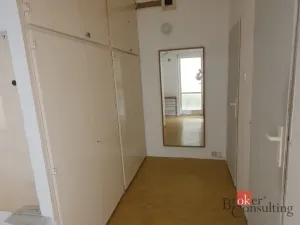 Pronájem bytu 1+1, Karlovy Vary, Sládkova, 35 m2