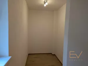 Pronájem bytu 2+kk, Praha - Žižkov, Jeseniova, 58 m2
