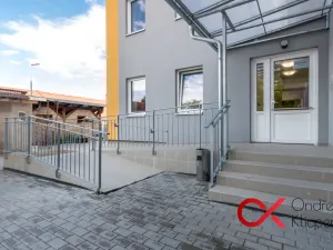 Pronájem bytu 2+kk, Milovice, Kaštanová, 44 m2