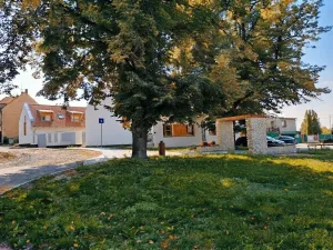 Prodej rodinného domu, Stochov, náměstí u dubu, 110 m2