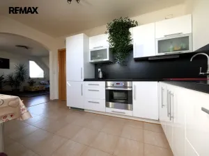 Pronájem bytu 1+1, Nupaky, U Školky, 50 m2