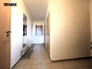 Pronájem bytu 1+1, Nupaky, U Školky, 50 m2
