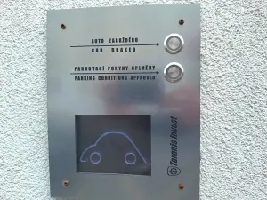 Pronájem garážového stání, Praha - Vyšehrad, Neklanova, 15 m2