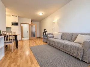 Pronájem bytu 1+kk, Praha - Strašnice, Zvěřinova, 45 m2