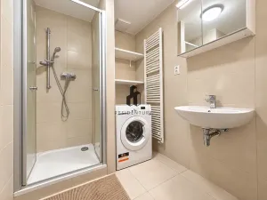 Pronájem bytu 1+kk, Praha - Strašnice, Zvěřinova, 45 m2