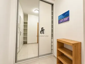 Pronájem bytu 1+kk, Praha - Strašnice, Zvěřinova, 45 m2