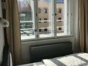Pronájem bytu 2+kk, Praha, Pernerova, 50 m2