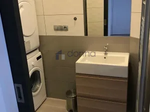 Pronájem bytu 2+kk, Praha, Pernerova, 50 m2