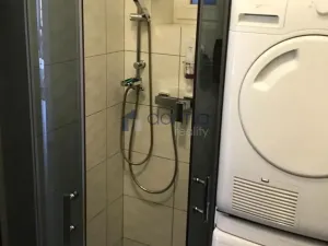 Pronájem bytu 2+kk, Praha, Pernerova, 50 m2