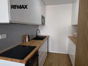 Pronájem bytu 2+kk, Praha - Kamýk, Pšenčíkova, 43 m2