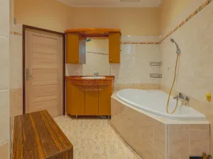 Prodej bytu 3+1, Praha - Bubeneč, U studánky, 82 m2