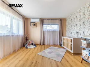 Prodej rodinného domu, Černuc, 180 m2