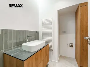 Pronájem bytu 1+kk, Praha - Vršovice, Holandská, 45 m2