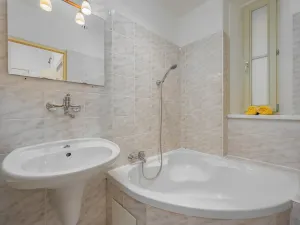 Pronájem bytu 2+kk, Praha - Bubeneč, Rooseveltova, 58 m2