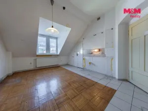 Prodej bytu 4+1, Karlovy Vary, Wolkerova, 146 m2