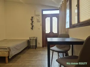 Pronájem činžovního domu, Praha - Karlín, Křižíkova, 650 m2