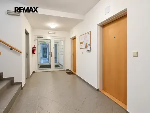 Prodej bytu 1+kk, Praha - Strašnice, Názovská, 35 m2