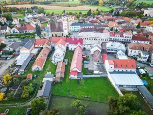 Prodej činžovního domu, Chlumec nad Cidlinou - Chlumec nad Cidlinou I, Klicperovo náměstí, 700 m2