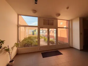 Pronájem bytu 2+kk, Praha, U Kamýku, 55 m2