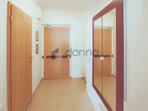 Pronájem bytu 1+kk, Praha, V dolině, 32 m2