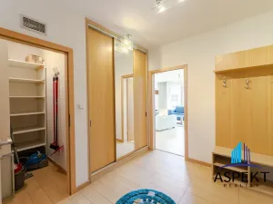 Pronájem bytu 2+kk, Praha - Libeň, Nad Okrouhlíkem, 65 m2