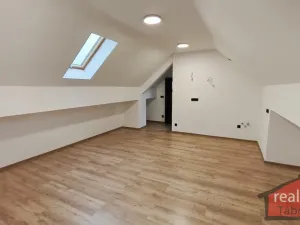Prodej bytu 2+kk, Nupaky, Nupacká, 82 m2