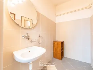 Pronájem komerční, Hranice - Hranice I-Město, Tř. 1. máje, 96 m2