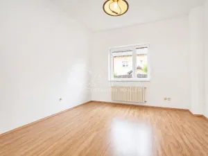 Pronájem bytu 1+kk, Praha - Stodůlky, Živcových, 28 m2