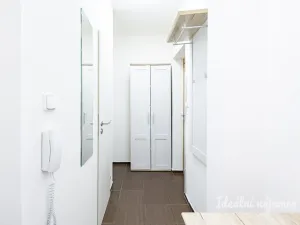Pronájem bytu 2+kk, Praha - Vršovice, Oblouková, 40 m2