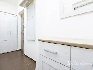 Pronájem bytu 2+kk, Praha - Vršovice, Oblouková, 40 m2