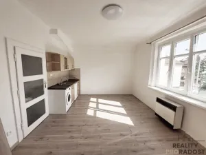 Pronájem bytu 1+kk, Praha, Na mokřině, 26 m2