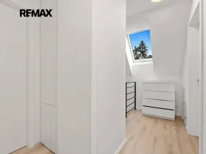 Pronájem rodinného domu, Říčany, Táborská, 199 m2