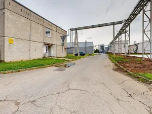 Pronájem kanceláře, Hradec Králové, Akademika Bedrny, 602 m2