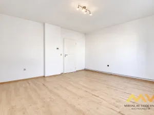 Pronájem bytu 3+1, Hradec Králové - Slezské Předměstí, Brandlova, 74 m2