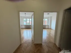 Pronájem bytu 2+1, Praha - Malá Strana, Šeříková, 50 m2