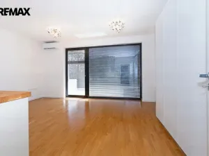 Pronájem bytu 1+kk, Praha - Libeň, Smrčkova, 32 m2
