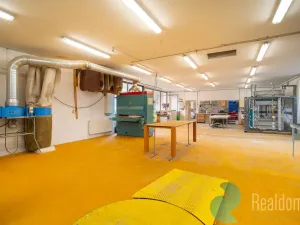 Prodej výrobních prostor, Babice, 1075 m2